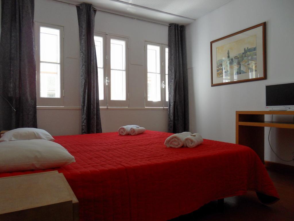 House Rooms In Bairro Alto Lisbon Room photo